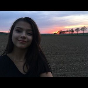 Meet your Posher, Valeska